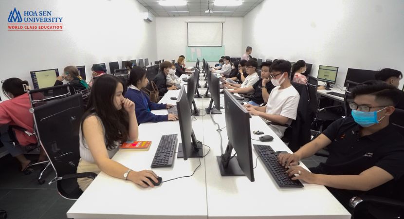 Tân sinh viên nên xem xét các khoản học phí và học bổng hỗ trợ từ nhà trường