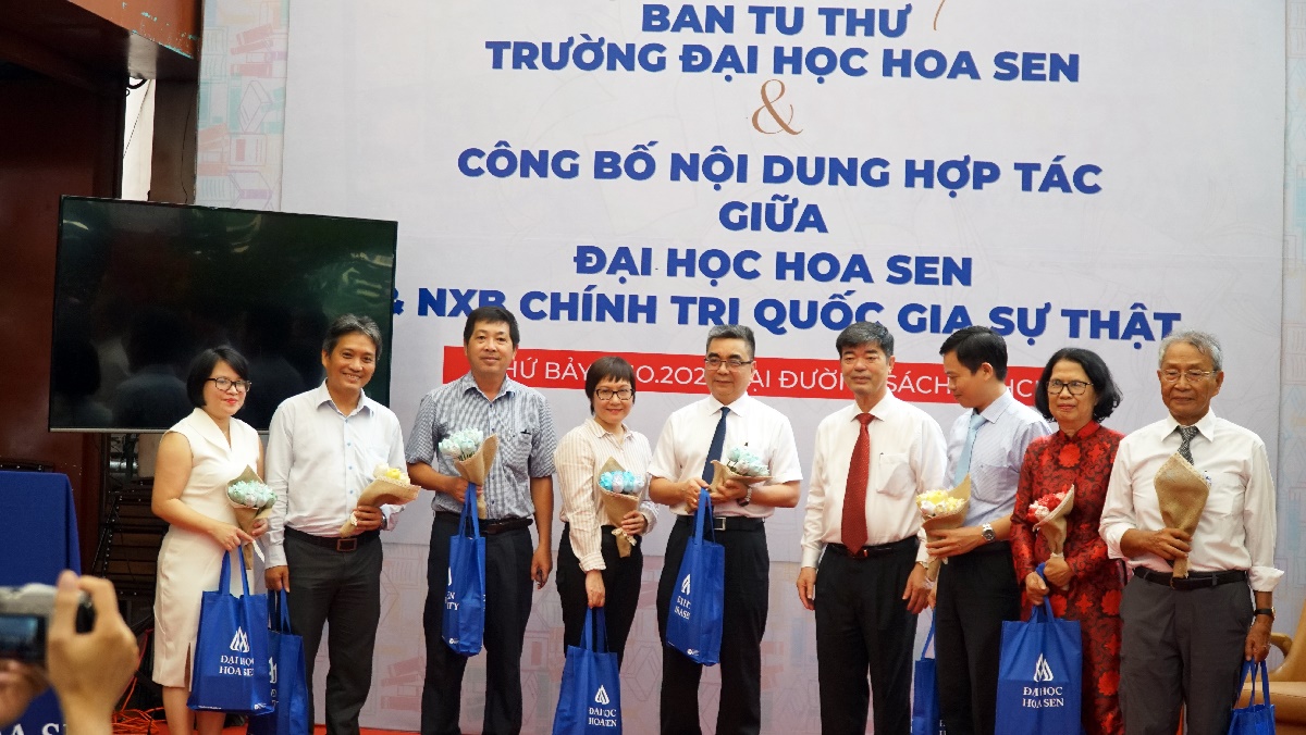 Ban Tu Thư Đại học Hoa Sen.