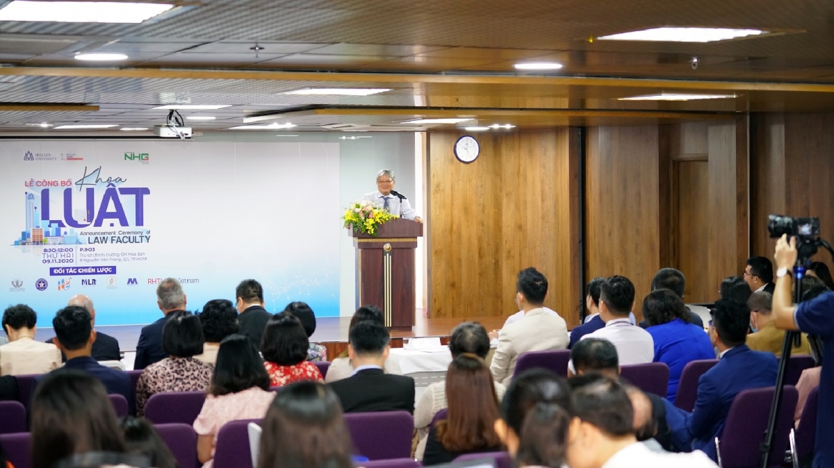 Associate Professor Dr. Ha Hung Cuong - Former Member of the Party Central Committee, Former Minister of Justice, Chairman of the Vietnam Peace and Development Foundation